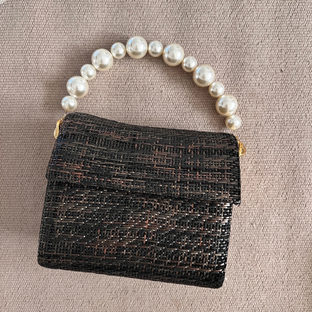 Elegant Black Woven Handbag with Pearl Handle